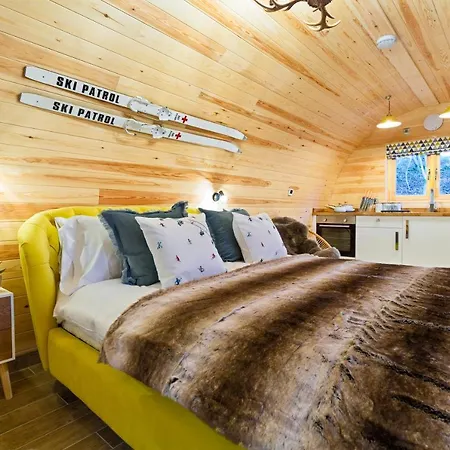 Campsite Cliff Stud Retreat - Luxury And Cosy