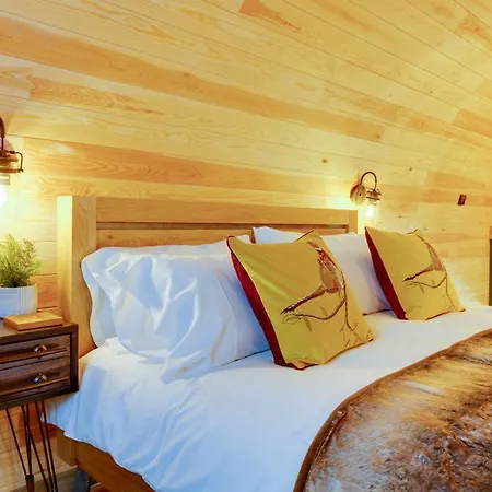 Campsite Cliff Stud Retreat - Luxury And Cosy