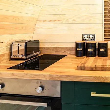 Cliff Stud Retreat - Luxury And Cosy Camping